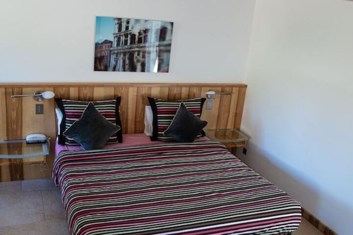Room 6 of 105