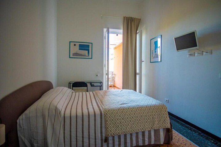 Room 5 of 42