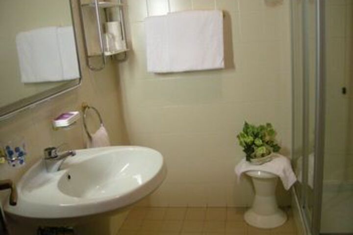 Room 3 of 20