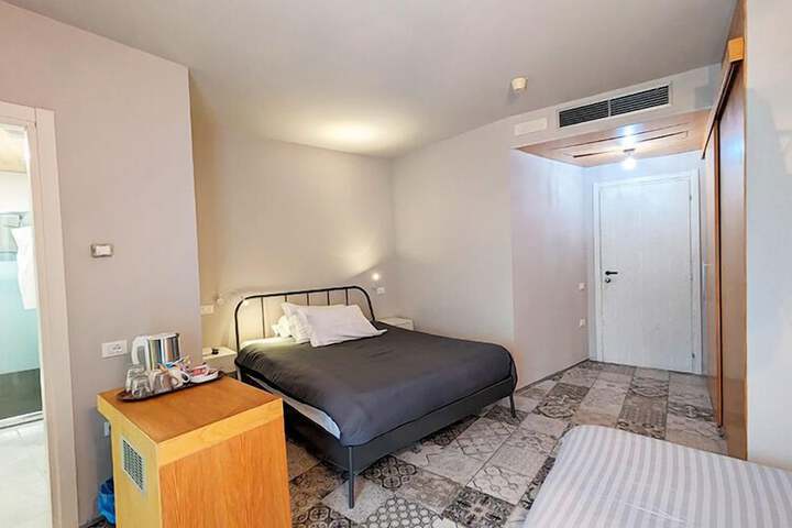 Room 21 of 64