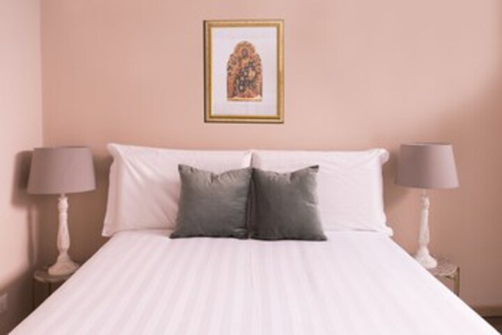 Room 25 of 28