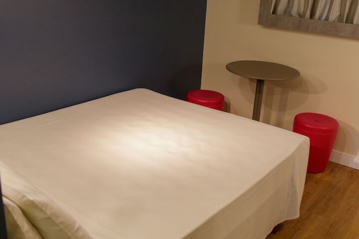 Room 15 of 110
