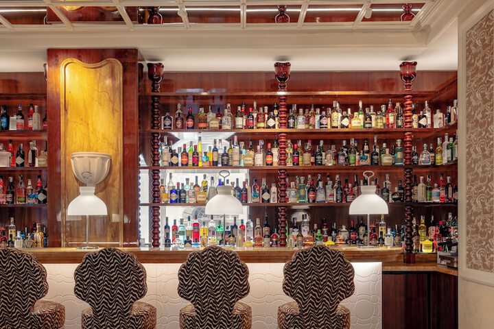 Lounge 67 of 76