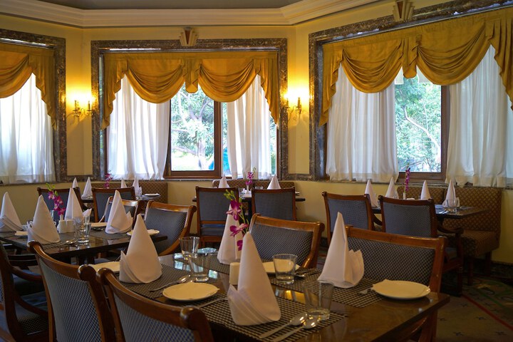 Dining 65 of 112
