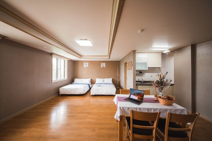 Room 12 of 80