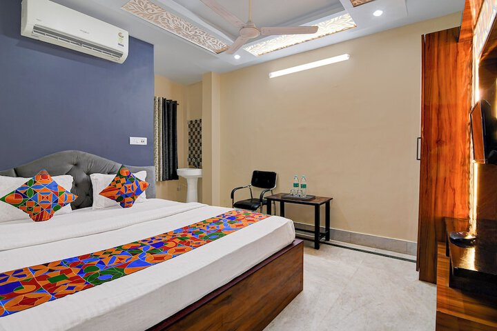 Room 10 of 33