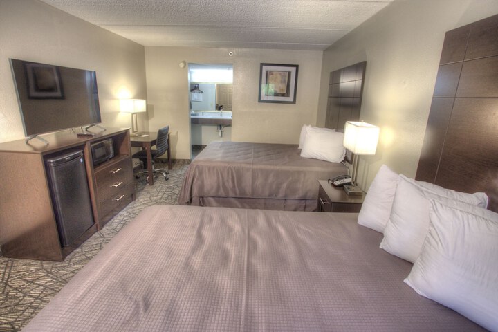 2 Double Beds (4 of 11)