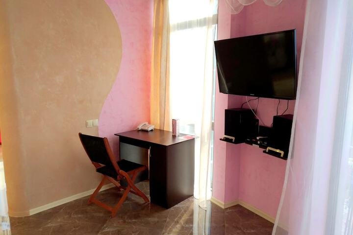 Room 4 of 101