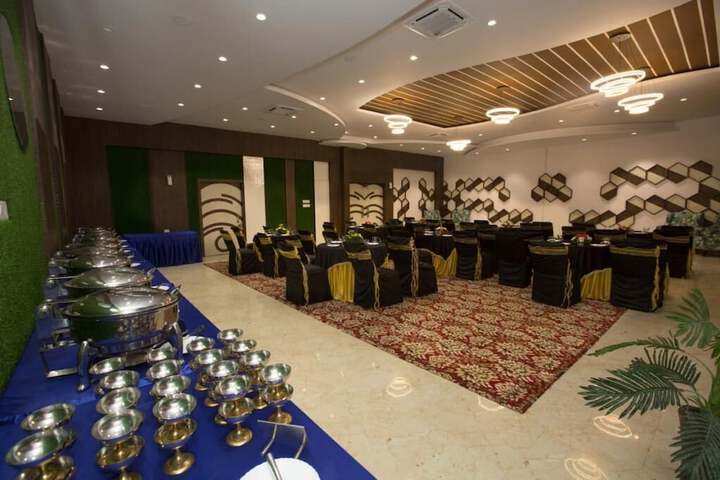 Ballroom/Hall 22 of 25