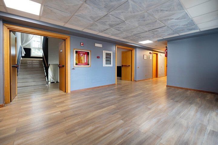 Ballroom/Hall 81 of 98