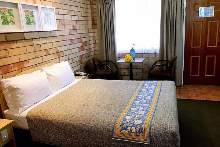 Room 10 of 51
