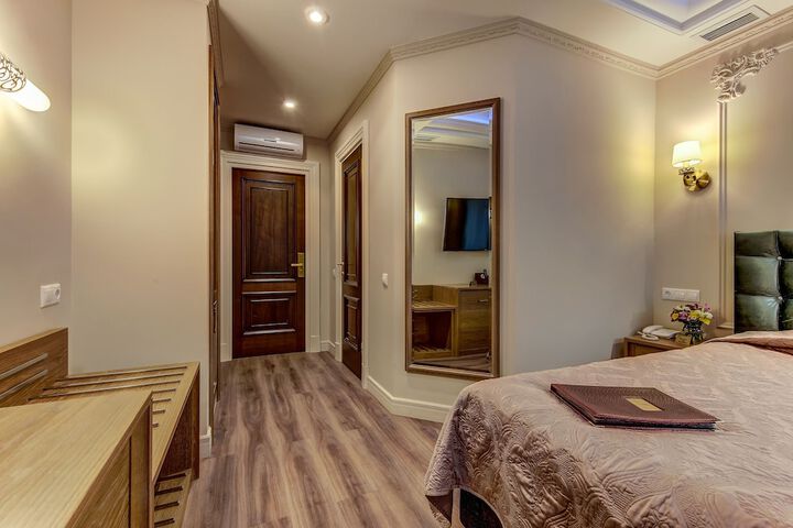 Room 8 of 75