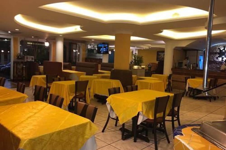 Dining 14 of 23