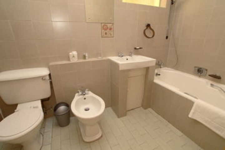 Room 3 of 28