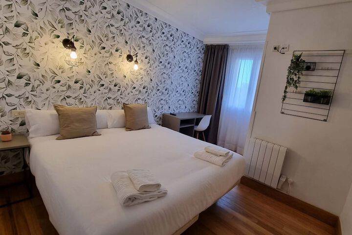 Room 6 of 13