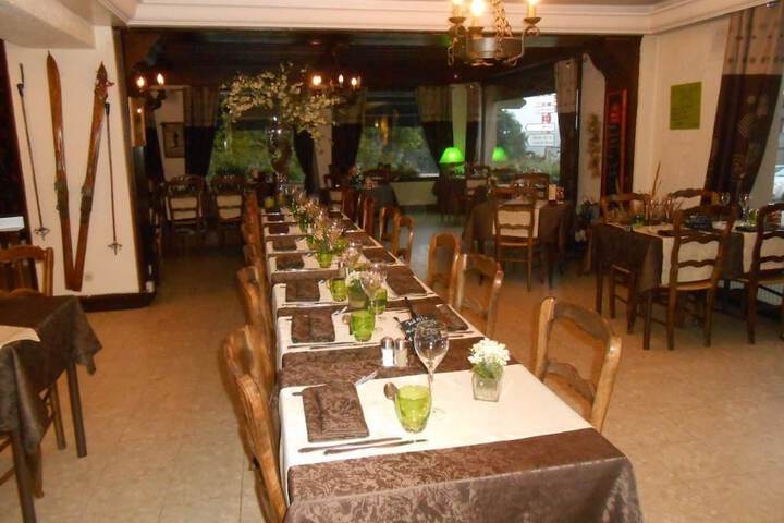 Dining 16 of 27