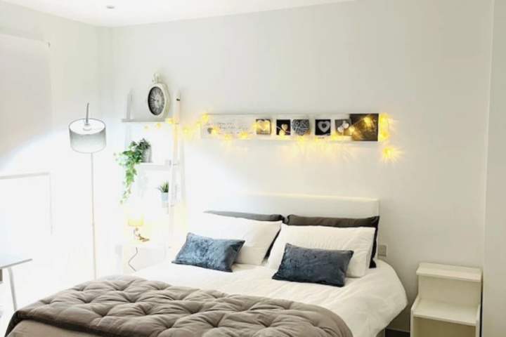 Room 2 of 18