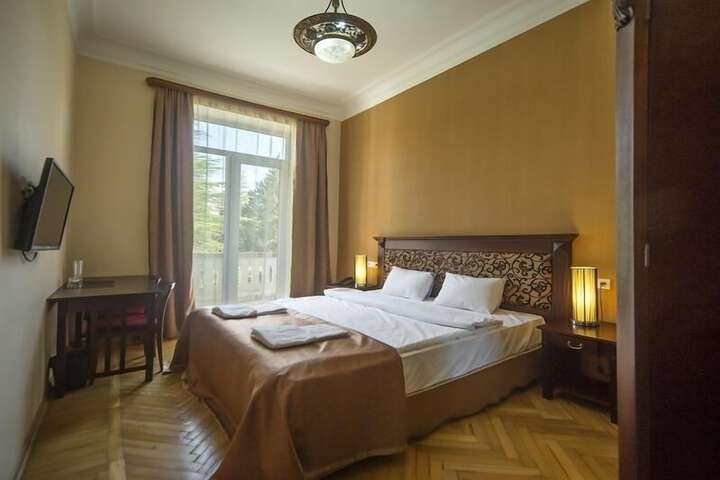 Room 3 of 43