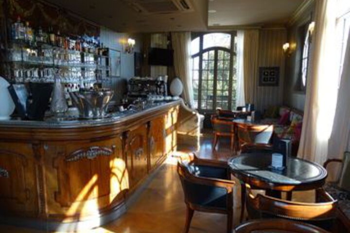 Hotel Bar