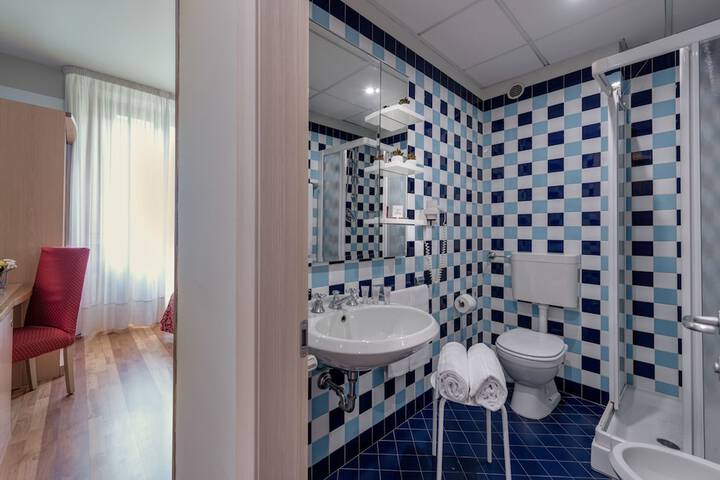 Room 9 of 55