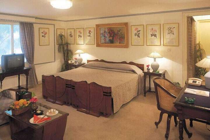 Room 4 of 20