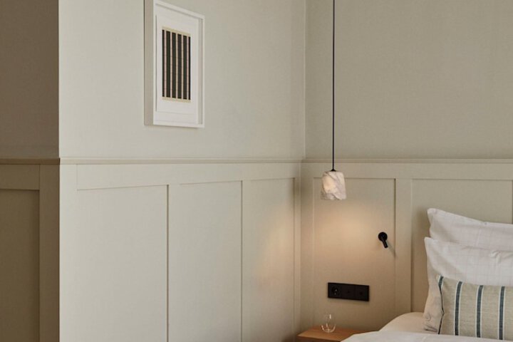 Room 28 of 106