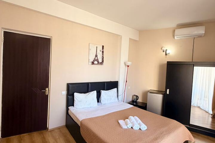 Room 27 of 94