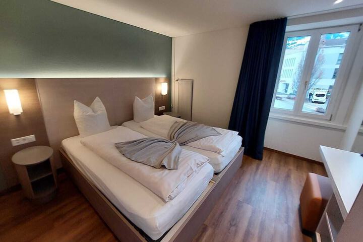 Room 43 of 146