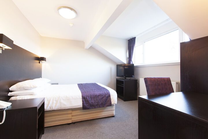 Room 7 of 24