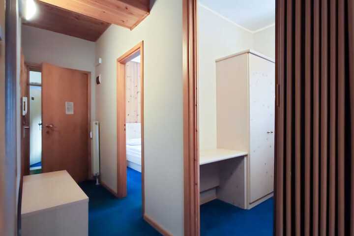 Room 16 of 41