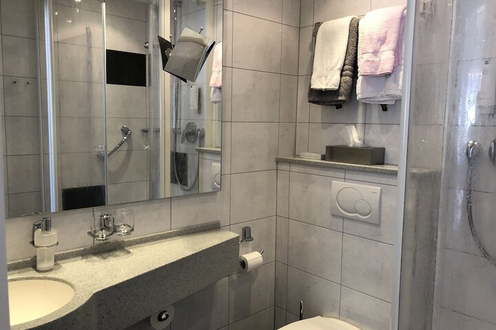 Room 18 of 34