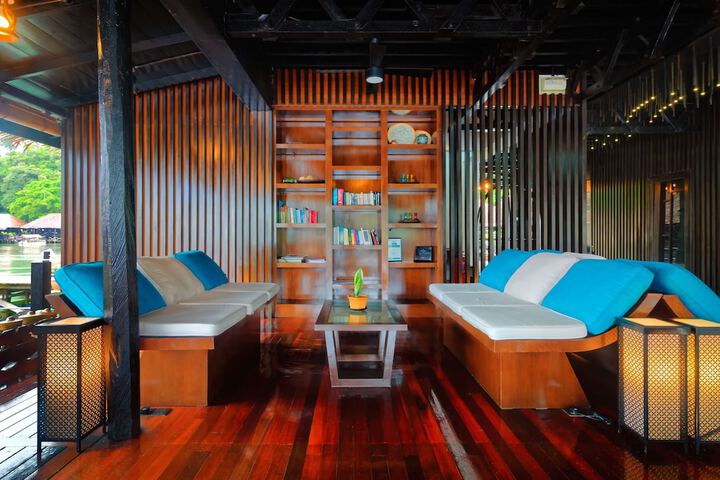 Entrance & Lobby