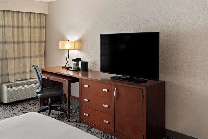 1 King Bed Sofa Bed Microwave and Refrigerator Full Breakfast (11 of 15)