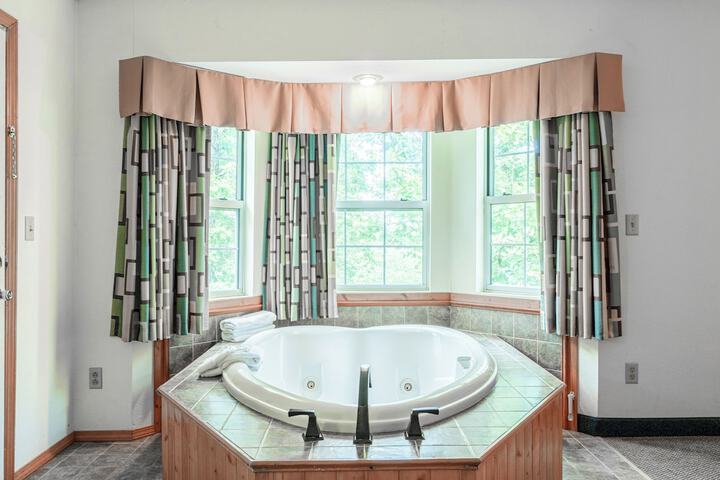 Jetted tub