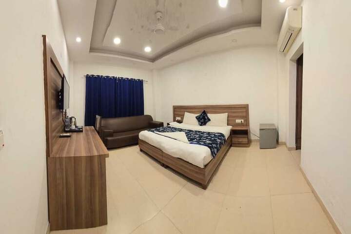 Room 8 of 20