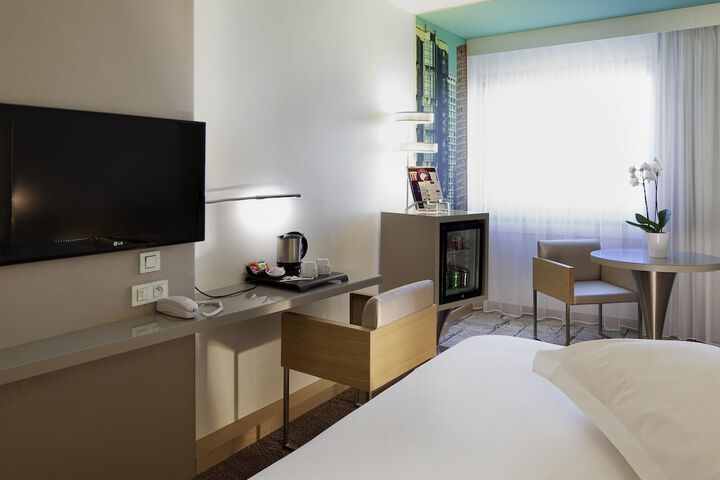 Room 10 of 51