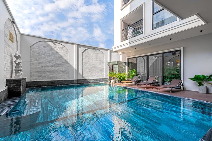 Pool 53 of 85