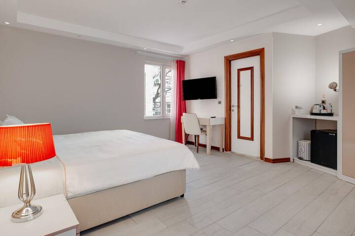 Room 15 of 32