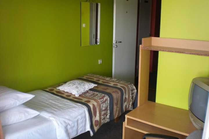 Room 7 of 62