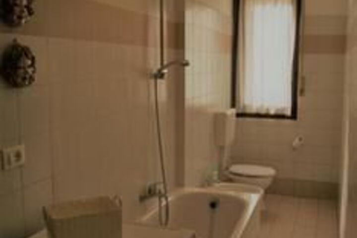 Room 2 of 28
