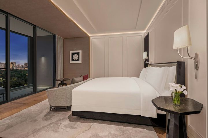 Room 6 of 105