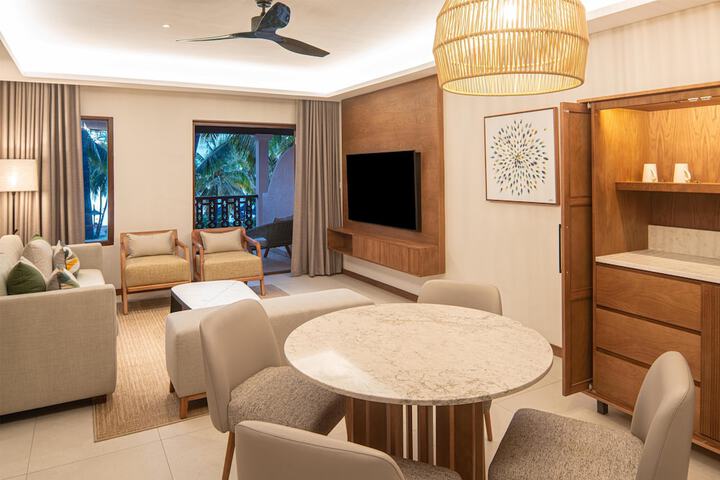 Room 53 of 215