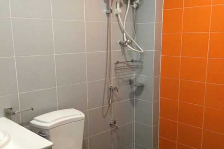 Room 6 of 8