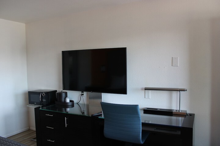 Room 9 of 28