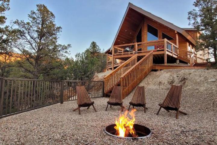 Exterior of Cliffs Edge. New Build Breathtaking Views, Luxury Stay Near Zion