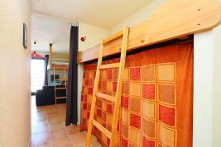 Room 5 of 11