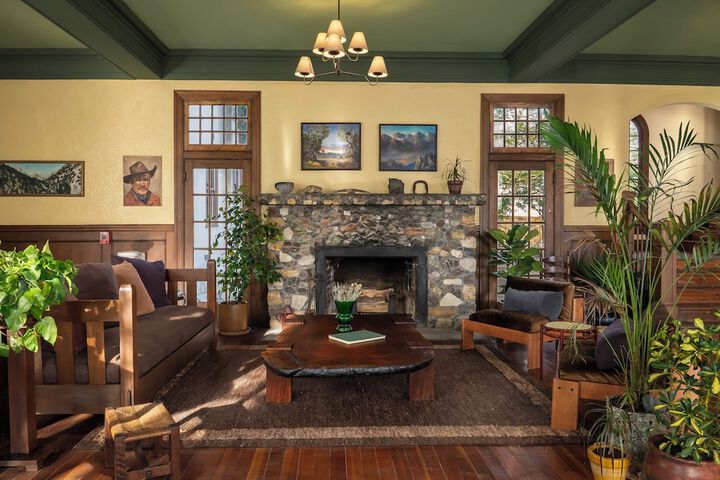 Entrance & Lobby