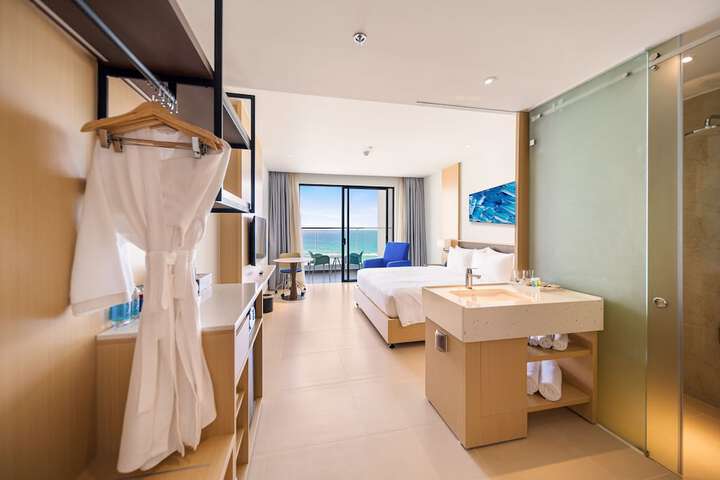 Room 12 of 90