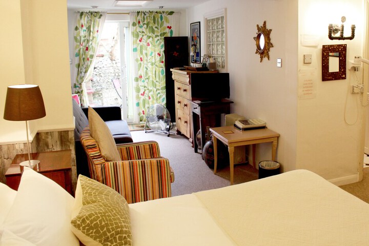Room 32 of 42