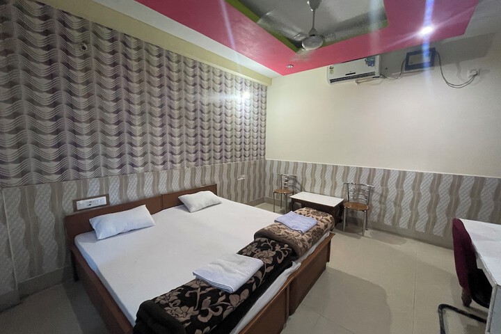 Room 8 of 43